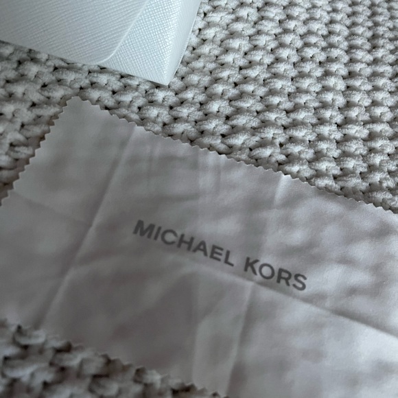 Michael Kors Woman’s sunglasses - Picture 6 of 6